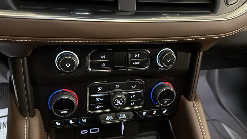 Used 2024 Chevrolet Suburban High Country w/ Advanced Technology Package AWD/4WD image 16