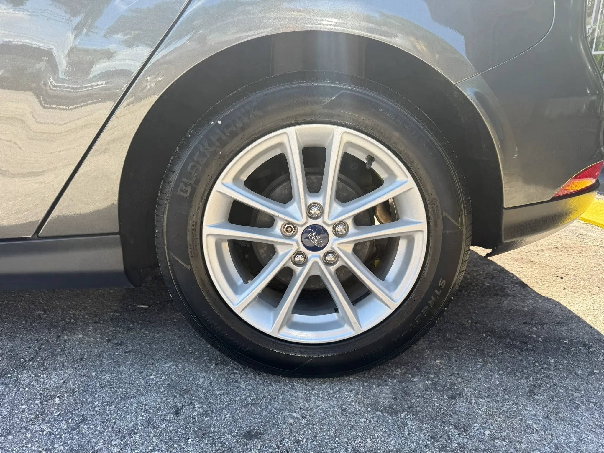 Used 2018 Ford Focus SE FWD image 19