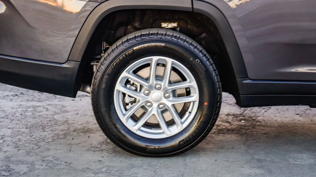 New 2025 Jeep Grand Cherokee L Laredo w/ Luxury Tech Group I image 12