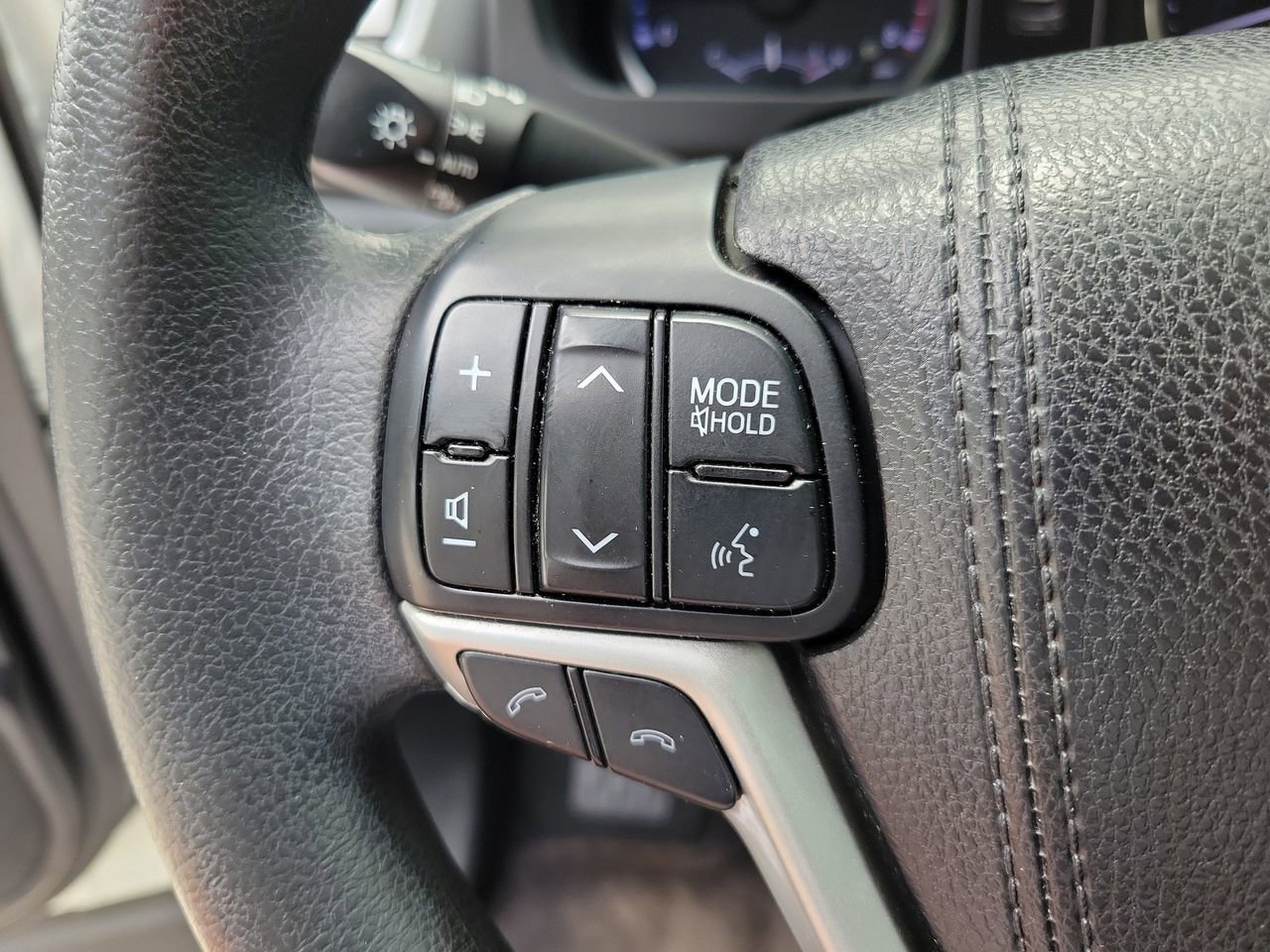 Used 2017 Toyota Highlander LE FWD image 18