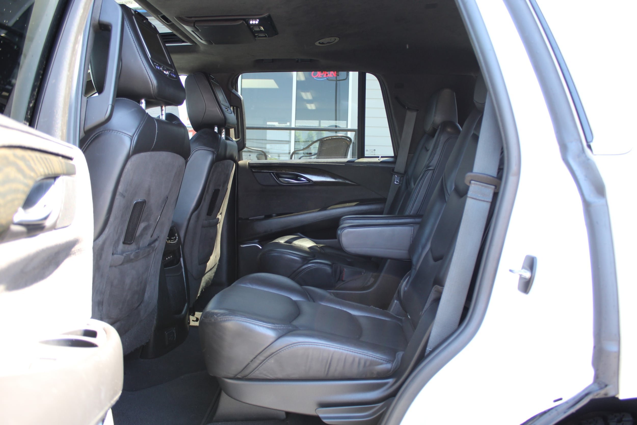 Used 2018 Cadillac Escalade Platinum AWD/4WD image 20