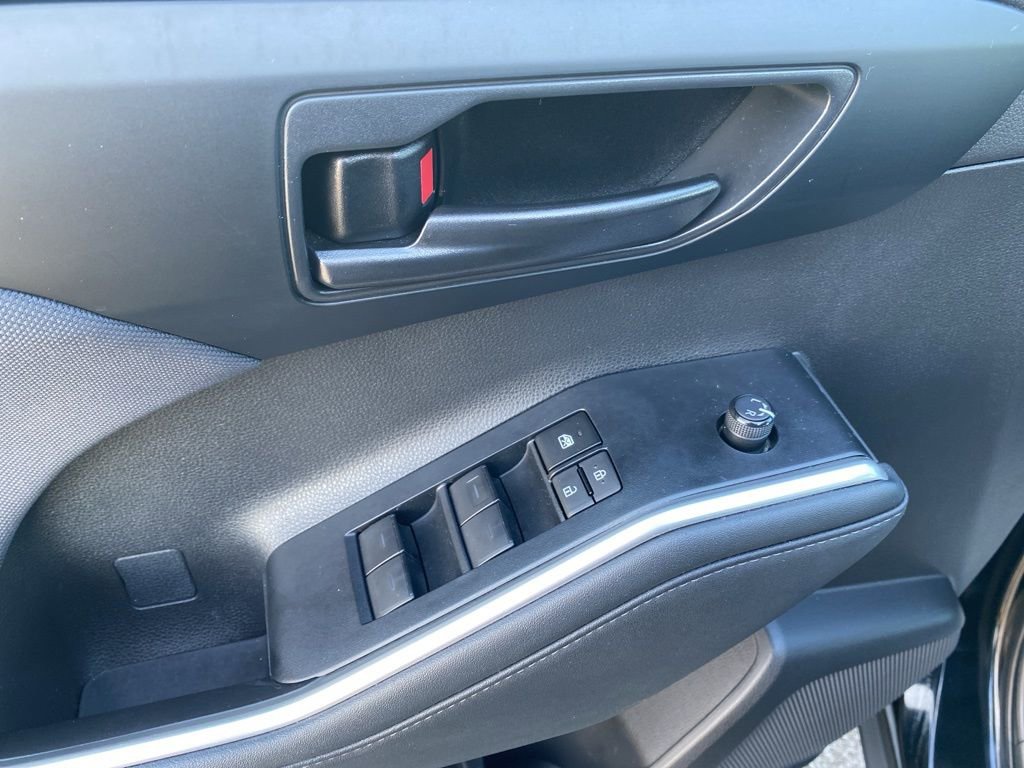 Used 2023 Toyota Highlander LE image 24