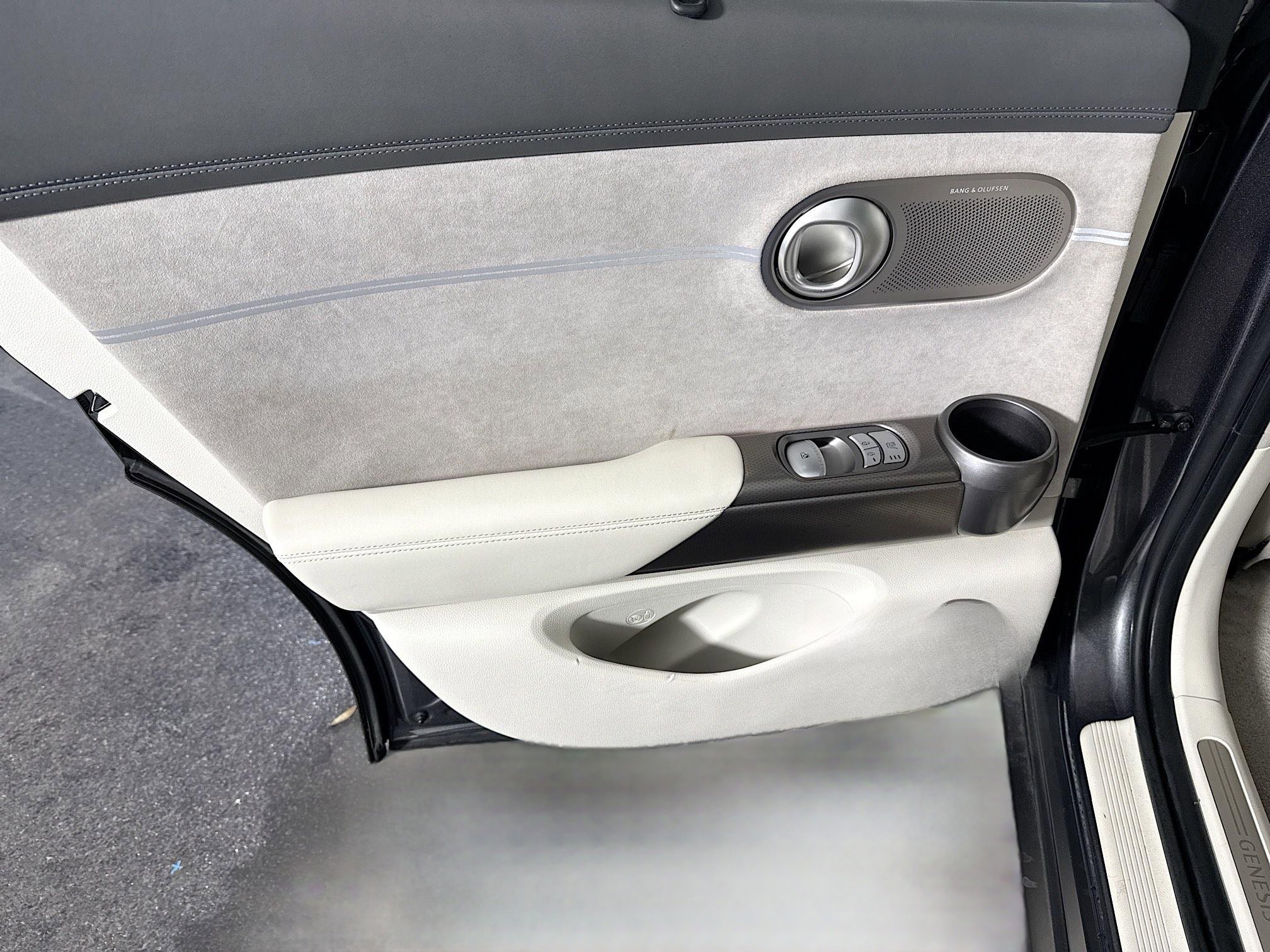 Used 2023 Genesis GV60 Performance image 26