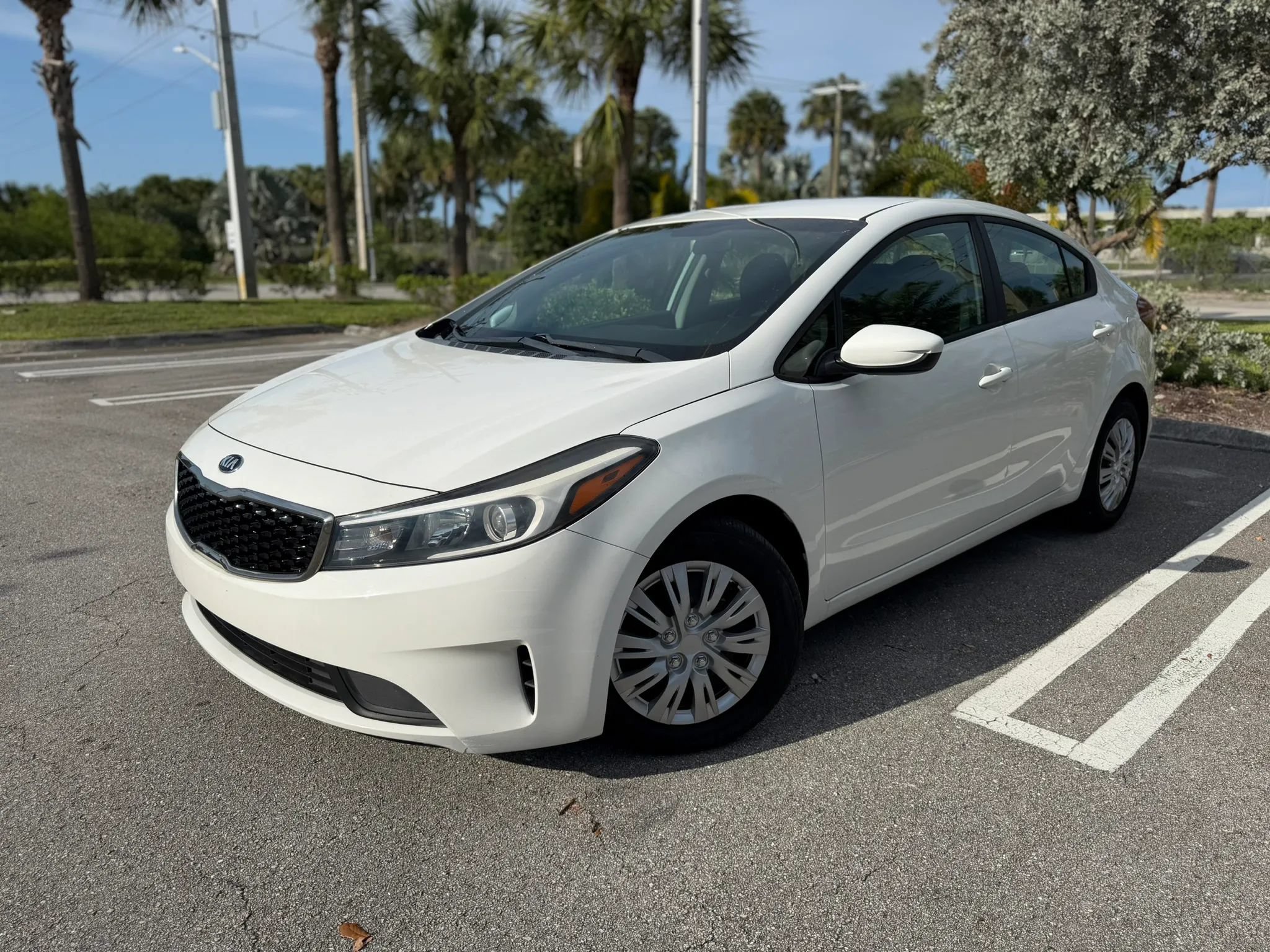 Used 2017 Kia Forte LX FWD image 2
