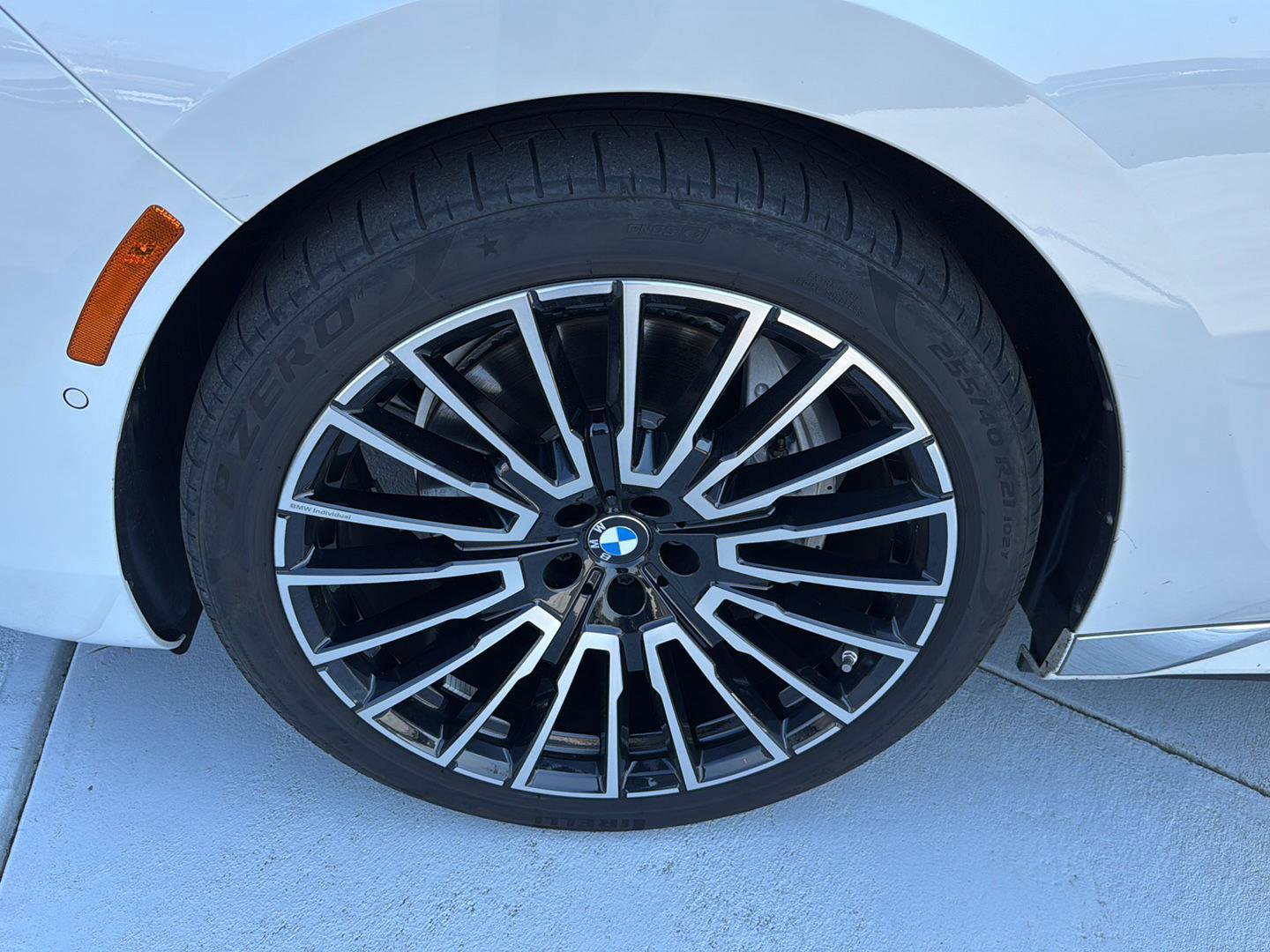 Used 2024 BMW i7 xDrive60 w/ Executive Package image 31