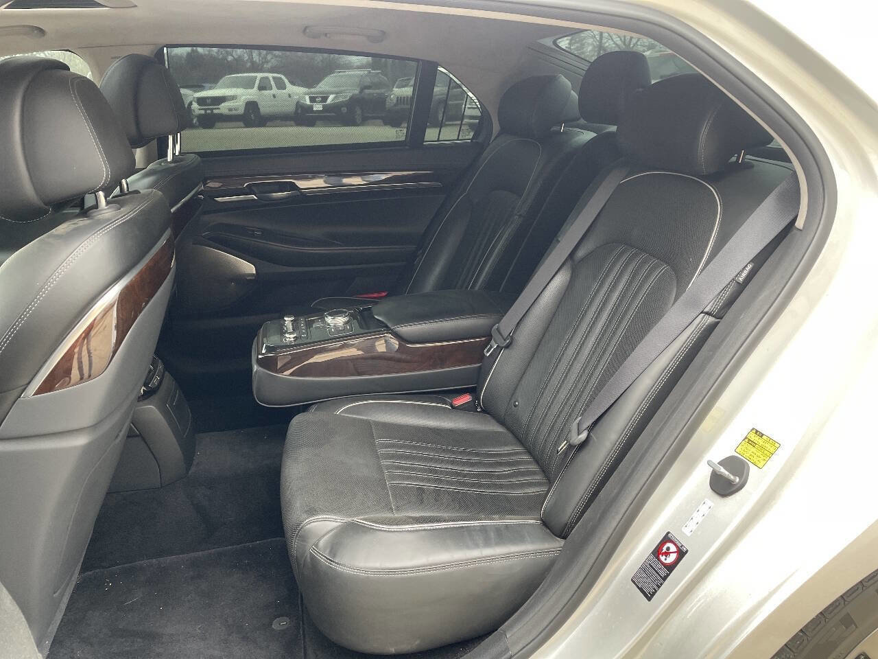 Used 2019 Genesis G90 3.3T Premium image 19