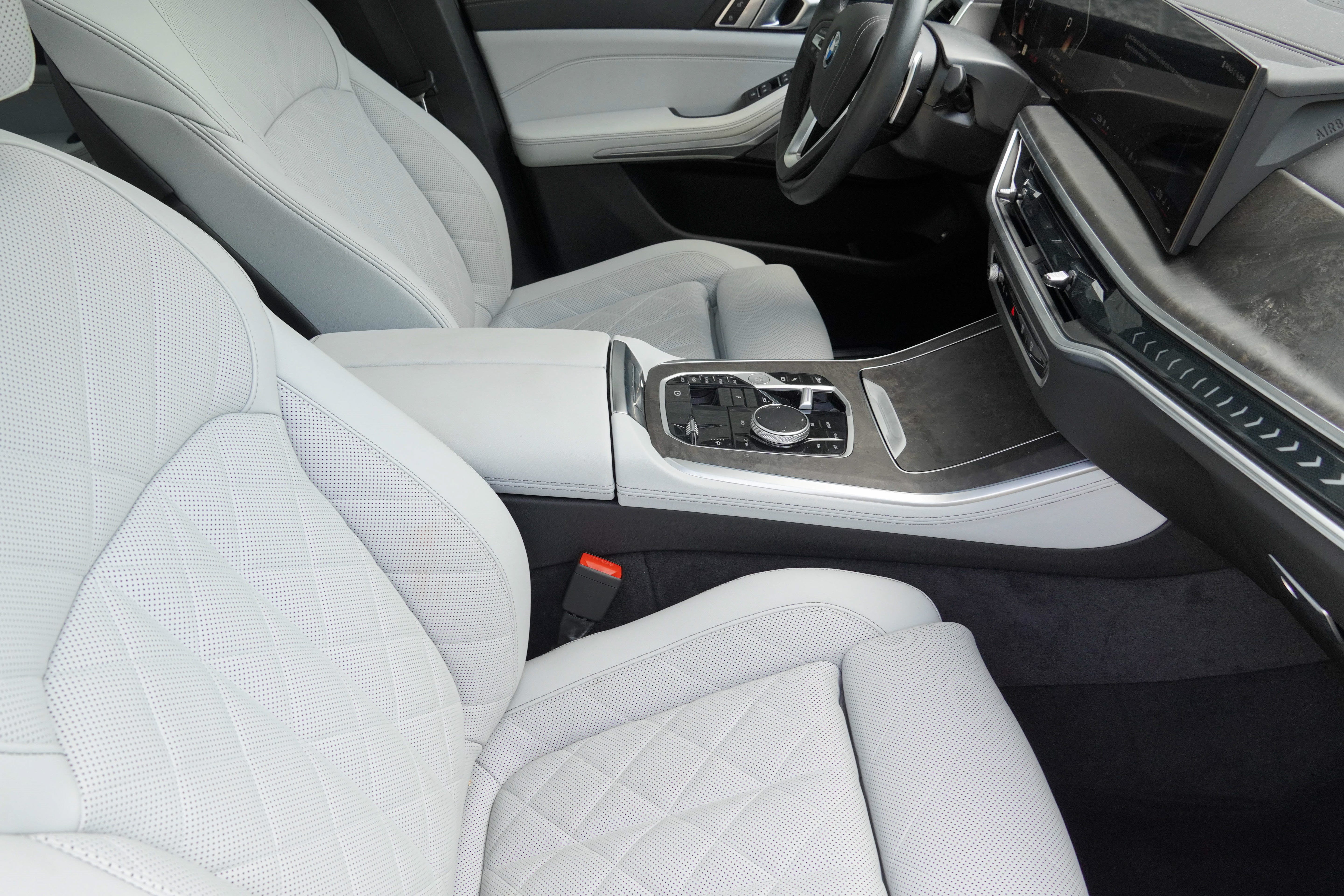 Certified 2025 BMW X5 xDrive50e w/ Climate Comfort Package AWD/4WD image 9