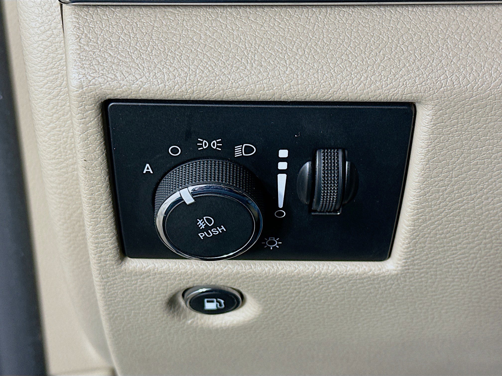 Used 2018 Jeep Grand Cherokee Limited image 17