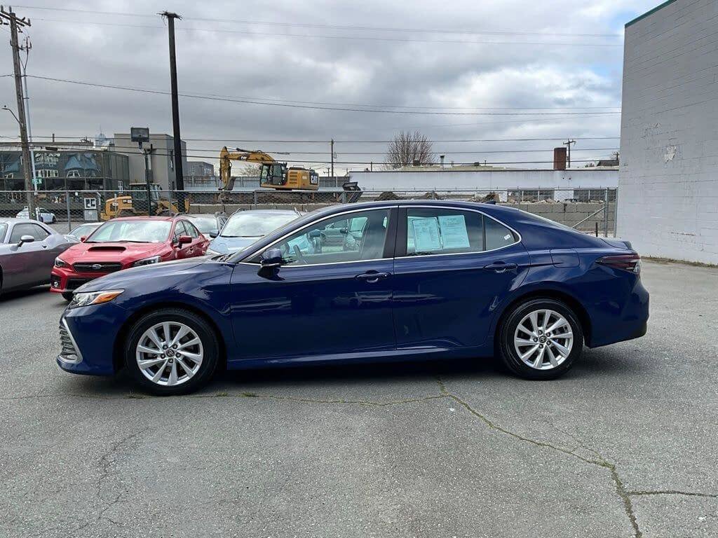 Used 2023 Toyota Camry LE w/ Convenience Package FWD image 5