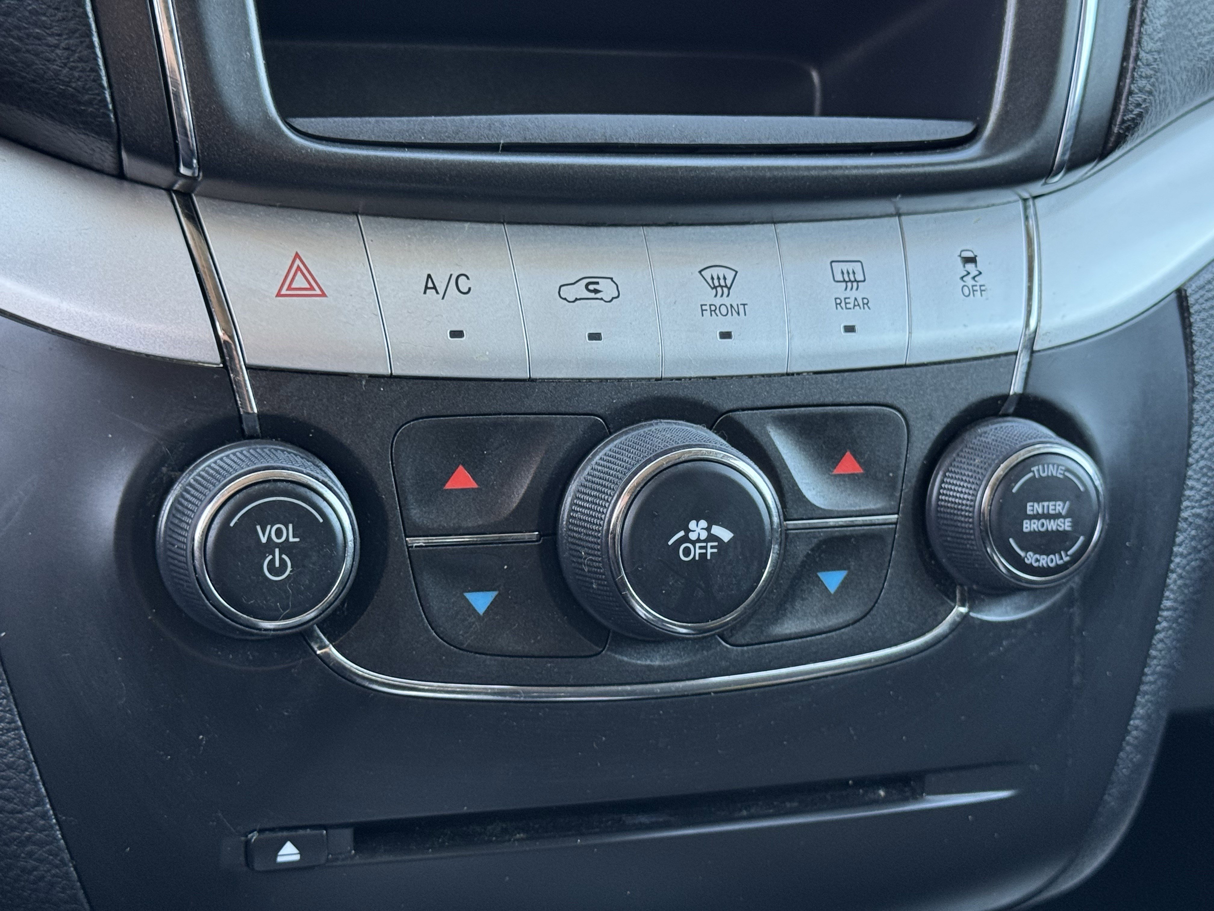 Used 2018 Dodge Journey SE w/ Popular Equipment Group image 9