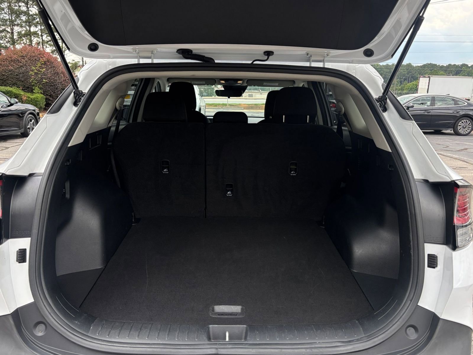 Used 2025 Kia Sportage LX FWD image 30
