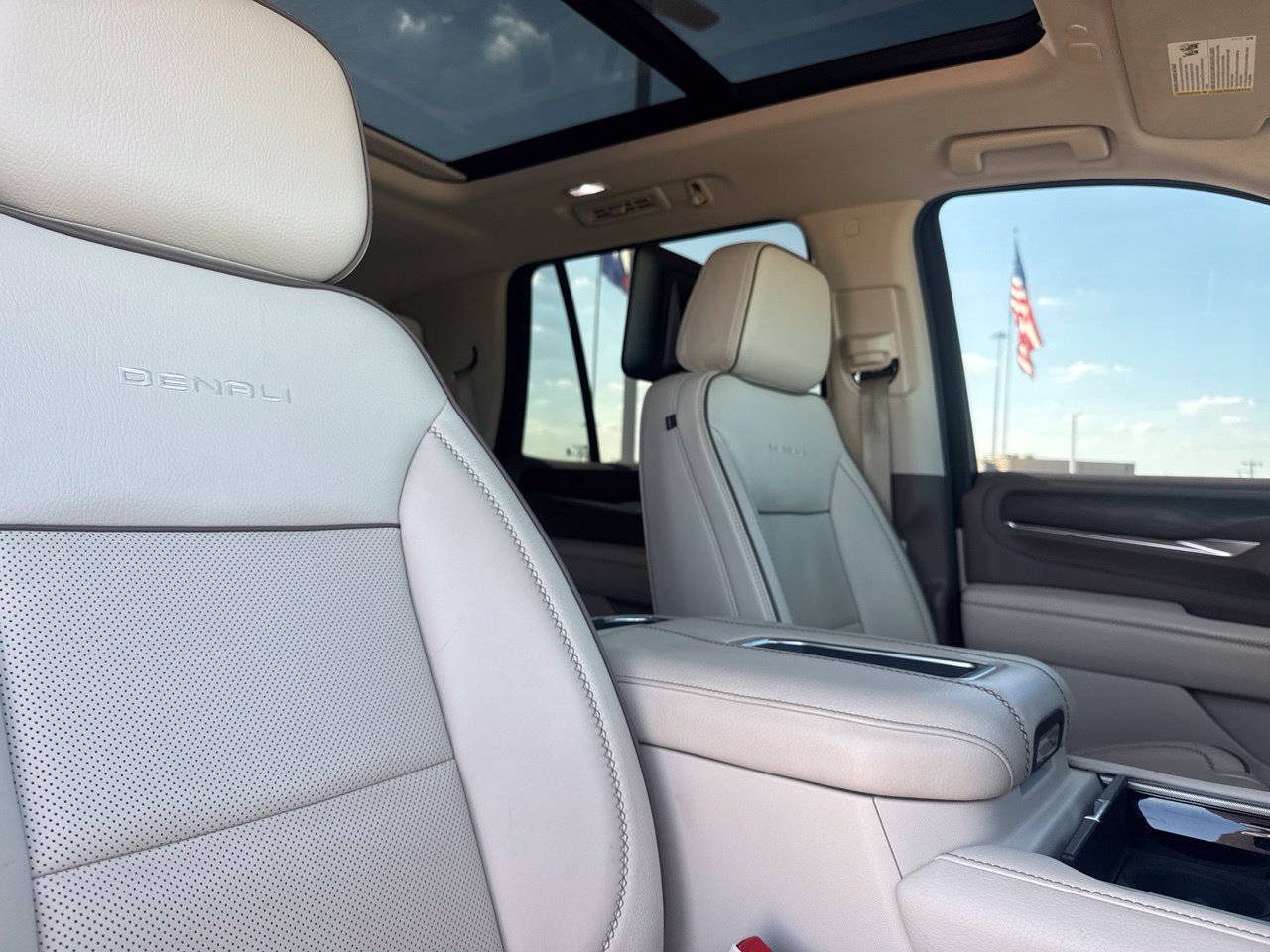 Used 2021 GMC Yukon Denali w/ LPO, Illumination Package AWD/4WD image 36