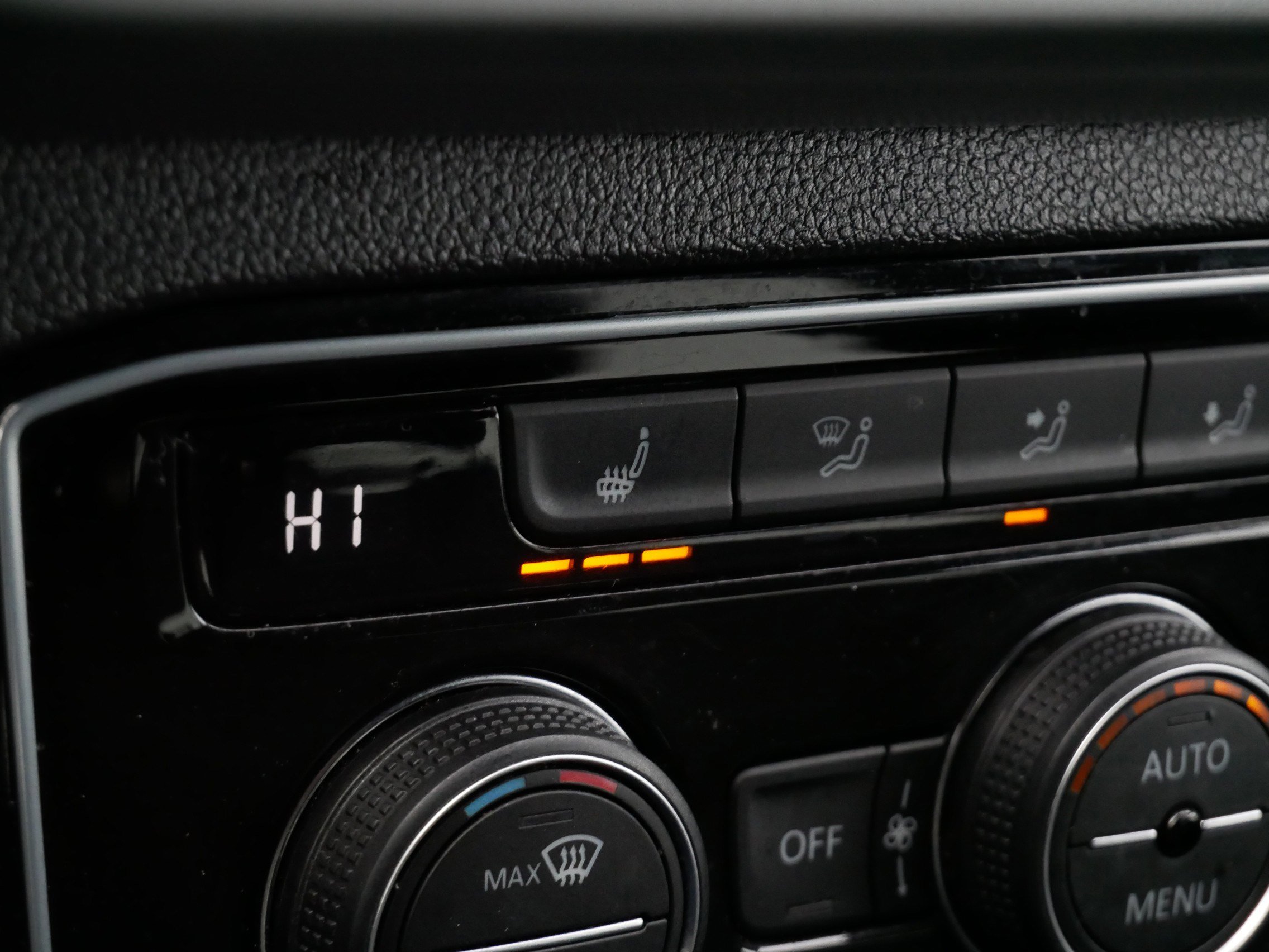 Certified 2023 Volkswagen Atlas Cross Sport SE image 28