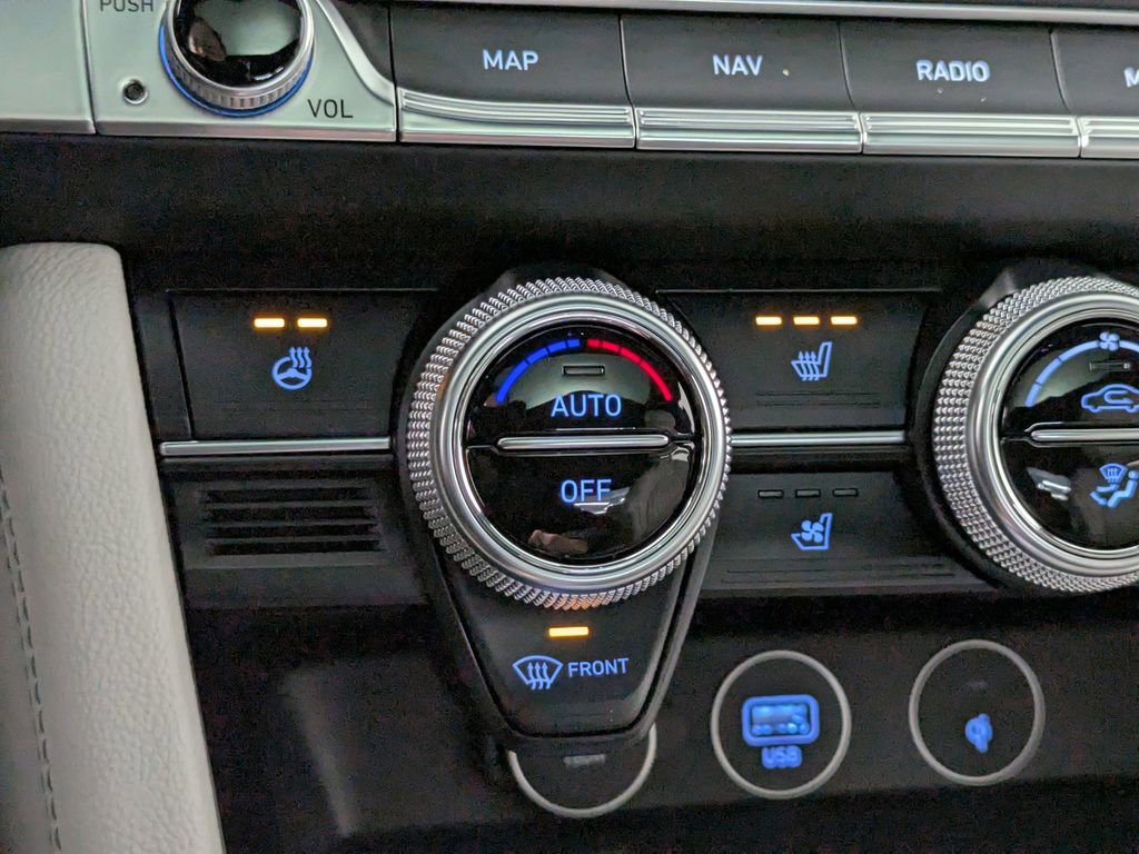 Used 2023 Genesis G70 2.0T w/ Sport Prestige Package image 21