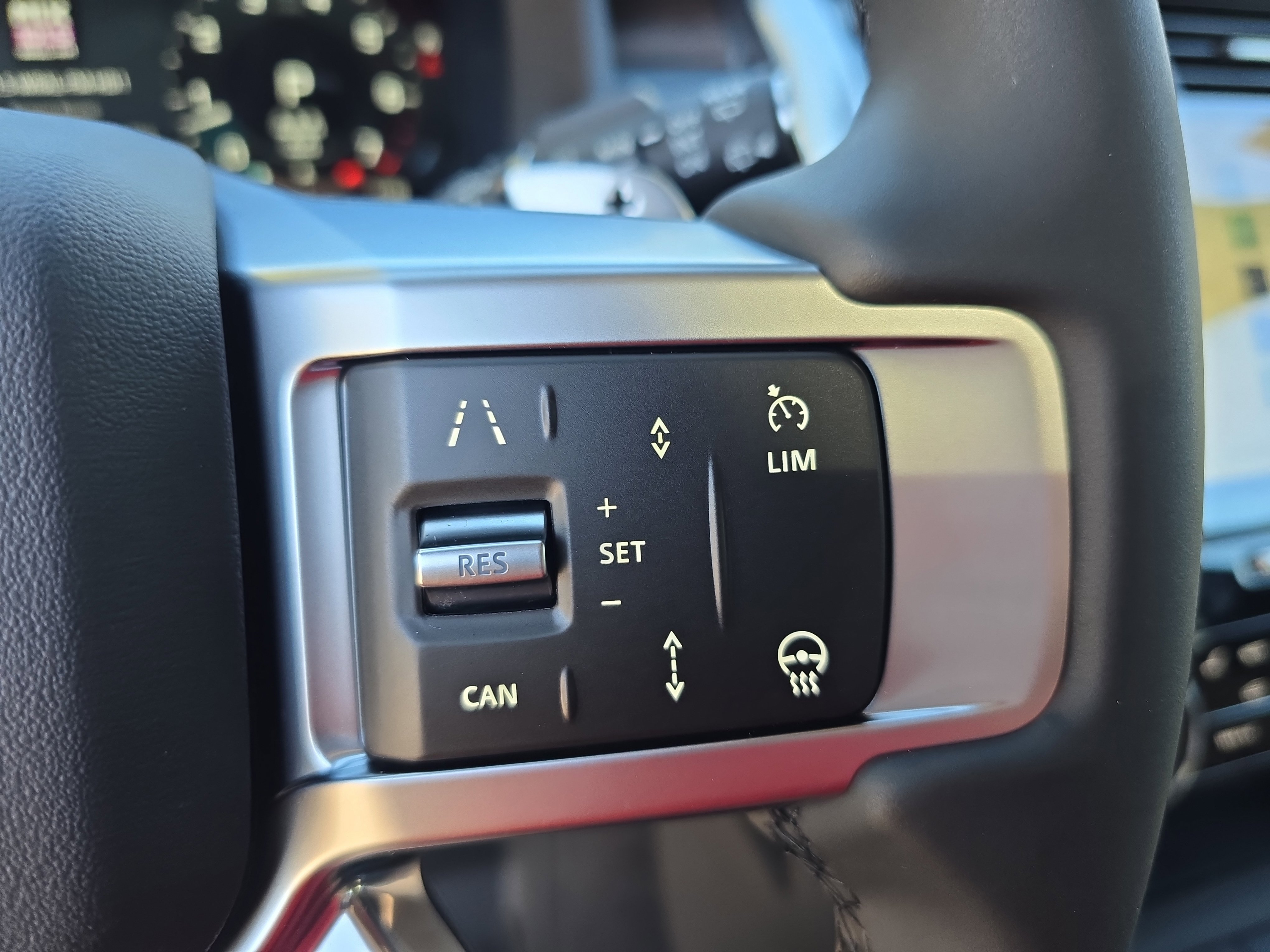 New 2026 Land Rover Discovery Dynamic SE image 18