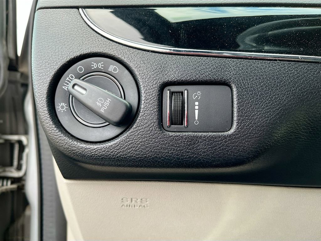 Used 2017 Dodge Grand Caravan SXT FWD image 10