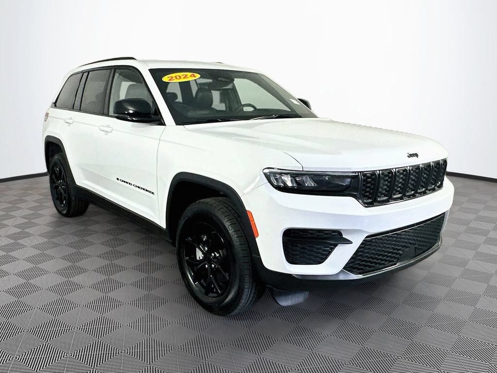 Used 2024 Jeep Grand Cherokee Altitude AWD/4WD image 2