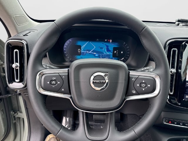 Certified 2025 Volvo XC40 B5 Ultra AWD/4WD image 14