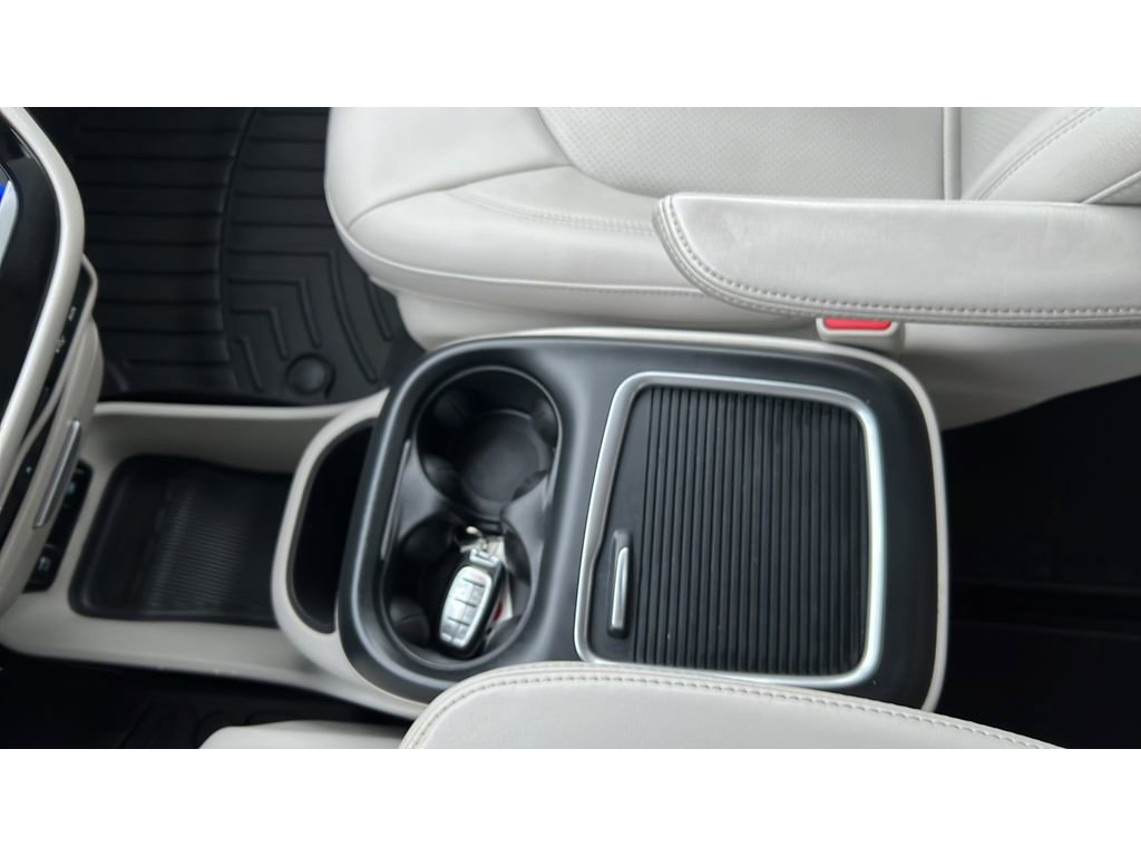 Used 2018 Chrysler Pacifica Touring-L Plus w/ Tire & Wheel Group image 20