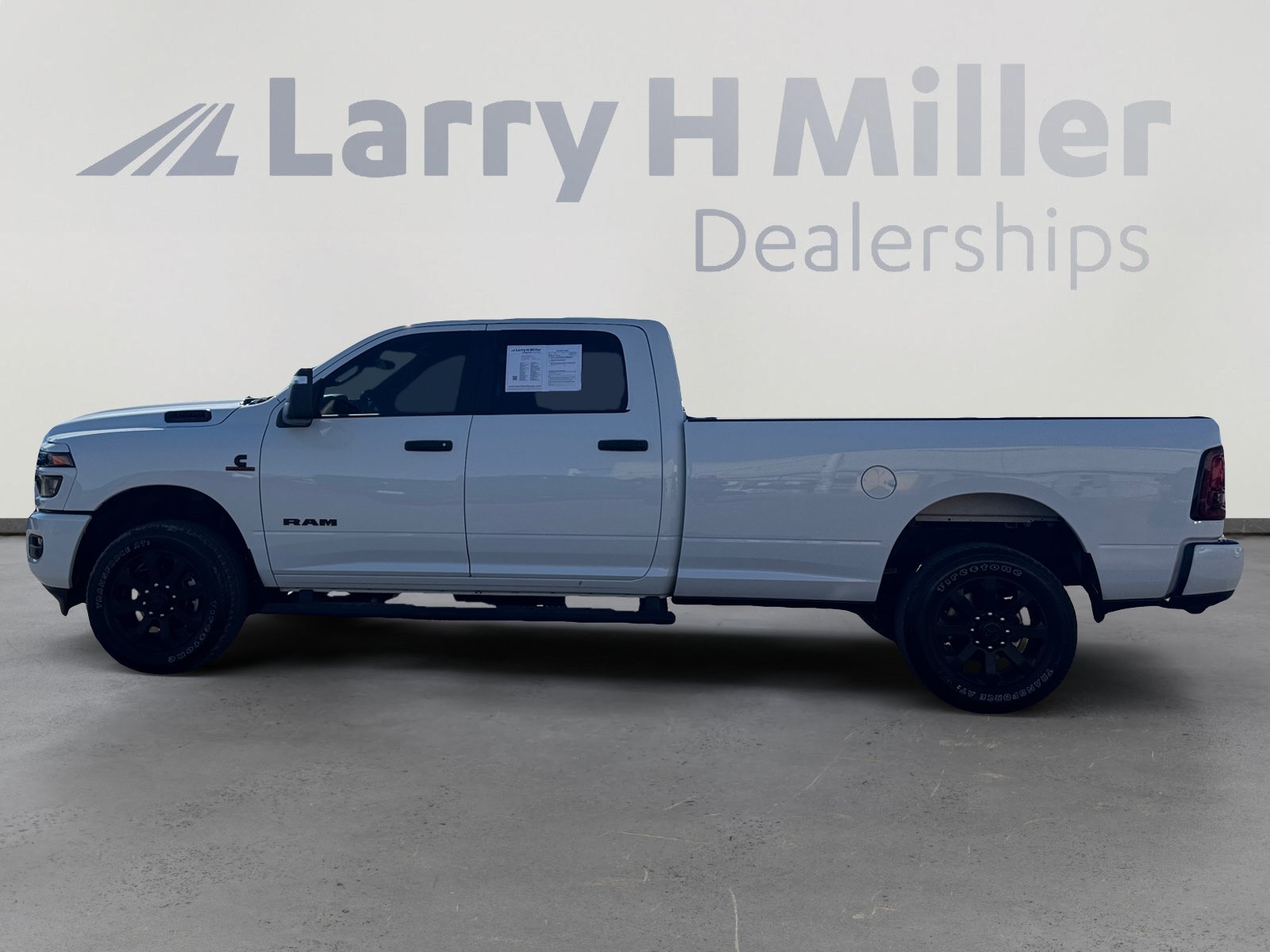 Used 2025 RAM 3500 Big Horn AWD/4WD image 2