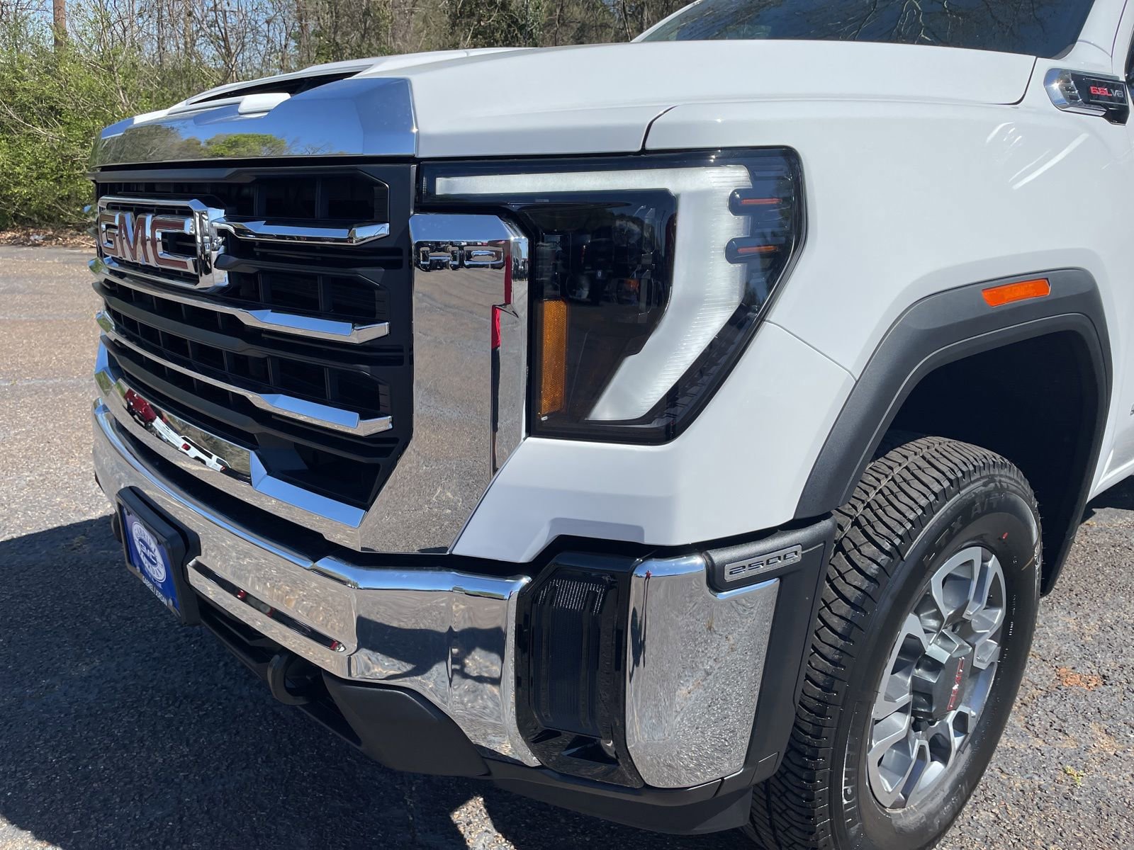 New 2026 GMC Sierra 2500 SLE w/ SLE Value Package; AWD/4WD image 9