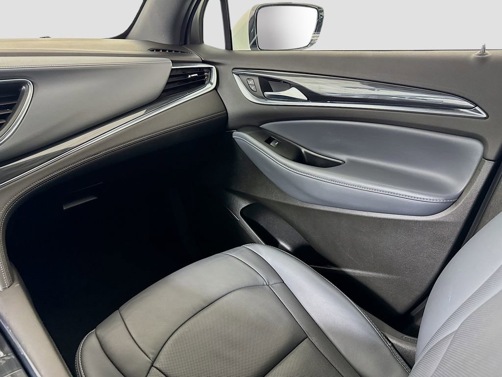 Used 2023 Buick Enclave Essence image 22