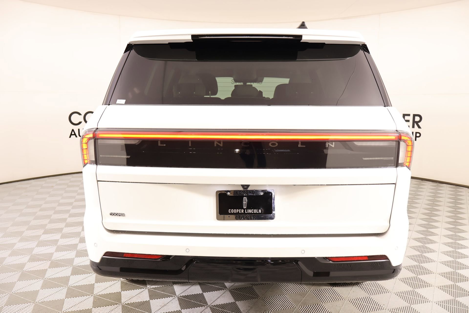 New 2026 Lincoln Navigator Premiere image 23