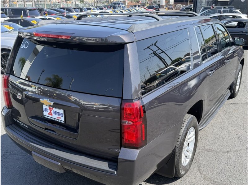 Used 2018 Chevrolet Suburban LT w/ Luxury Package RWD image 13