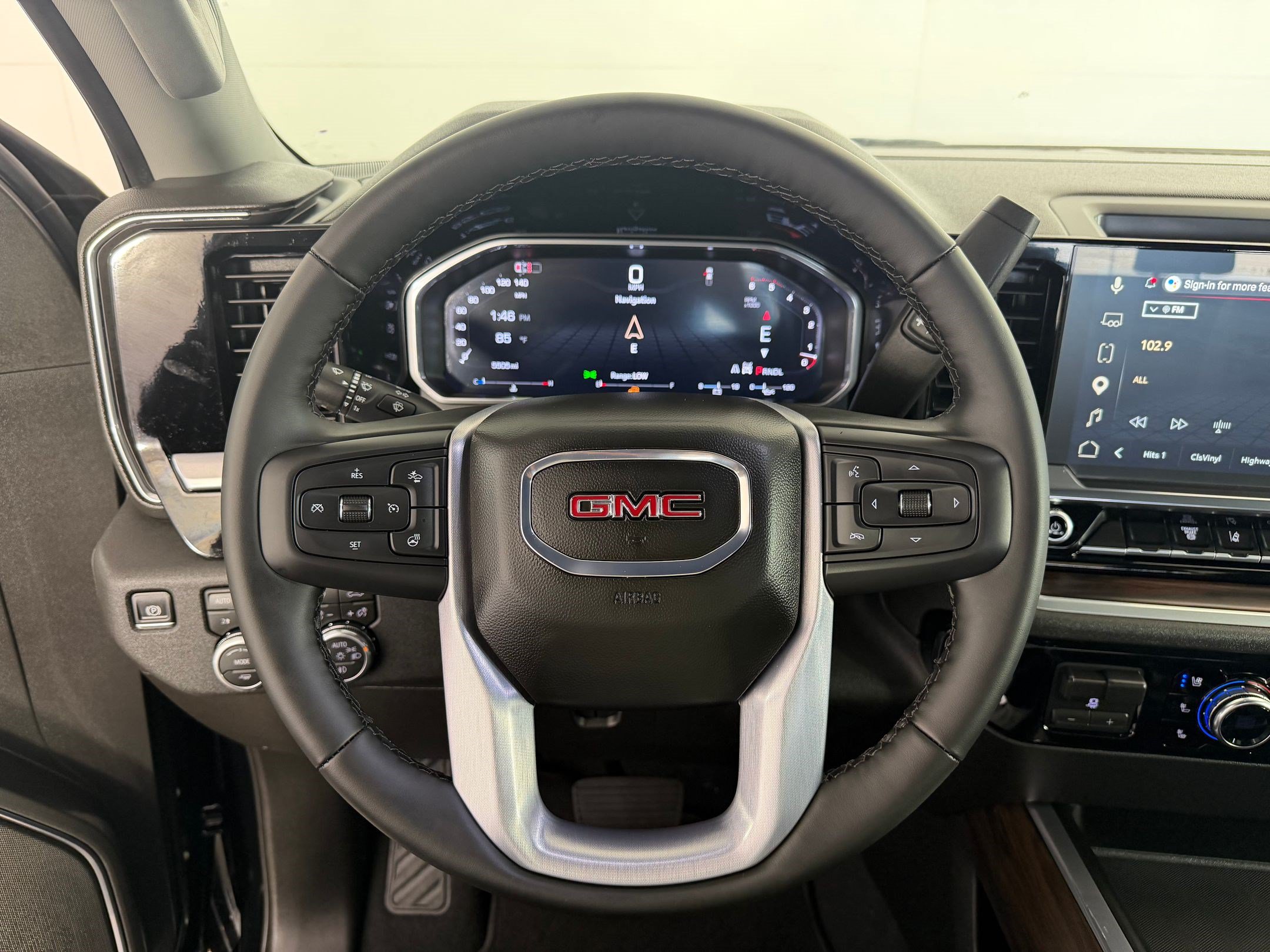 Used 2026 GMC Sierra 2500 SLT w/ SLT Convenience Package AWD/4WD image 15