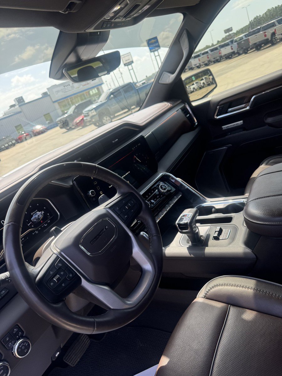 Used 2023 GMC Sierra 1500 Denali w/ Technology Package AWD/4WD image 14