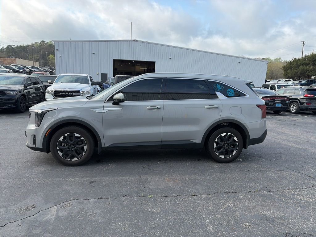 Used 2025 Kia Sorento S w/ Panoramic Sunroof Package image 4