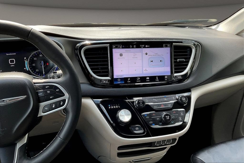 Used 2024 Chrysler Pacifica Touring-L FWD image 12