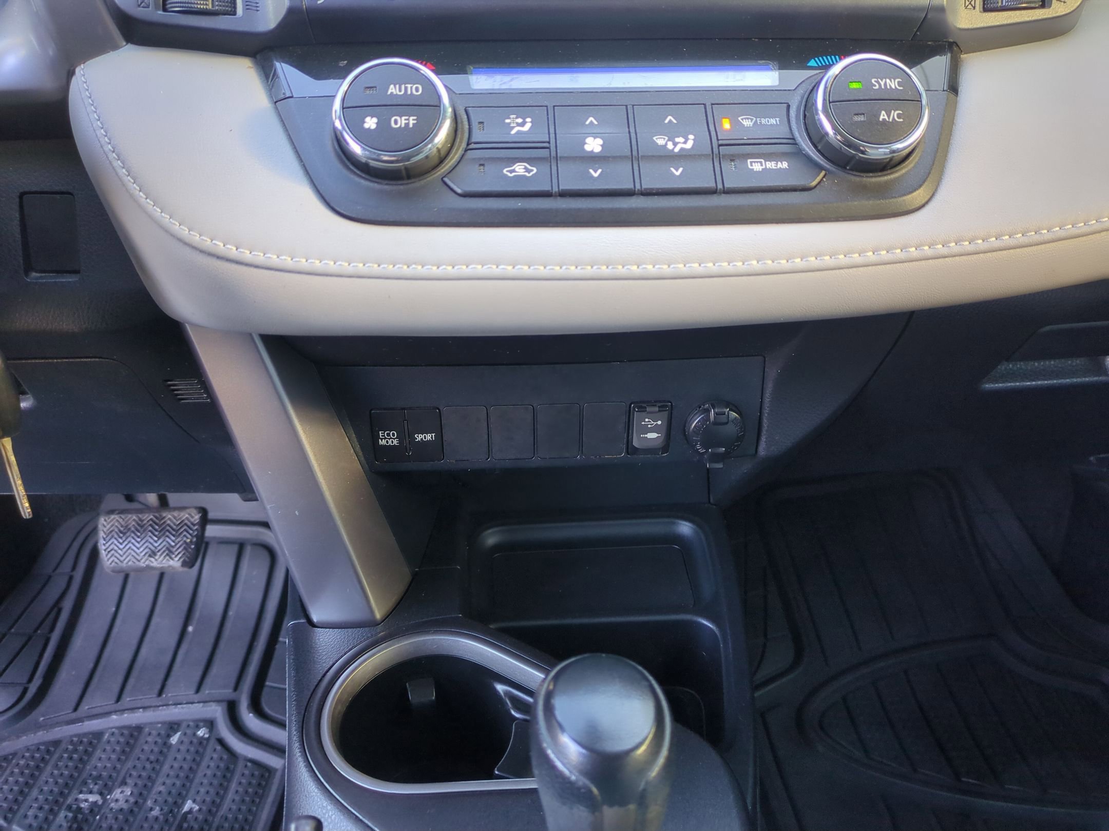 Used 2017 Toyota RAV4 XLE image 14