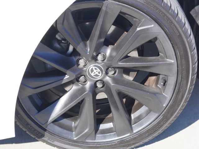 Used 2022 Toyota Corolla SE w/ SE Premium Package image 11