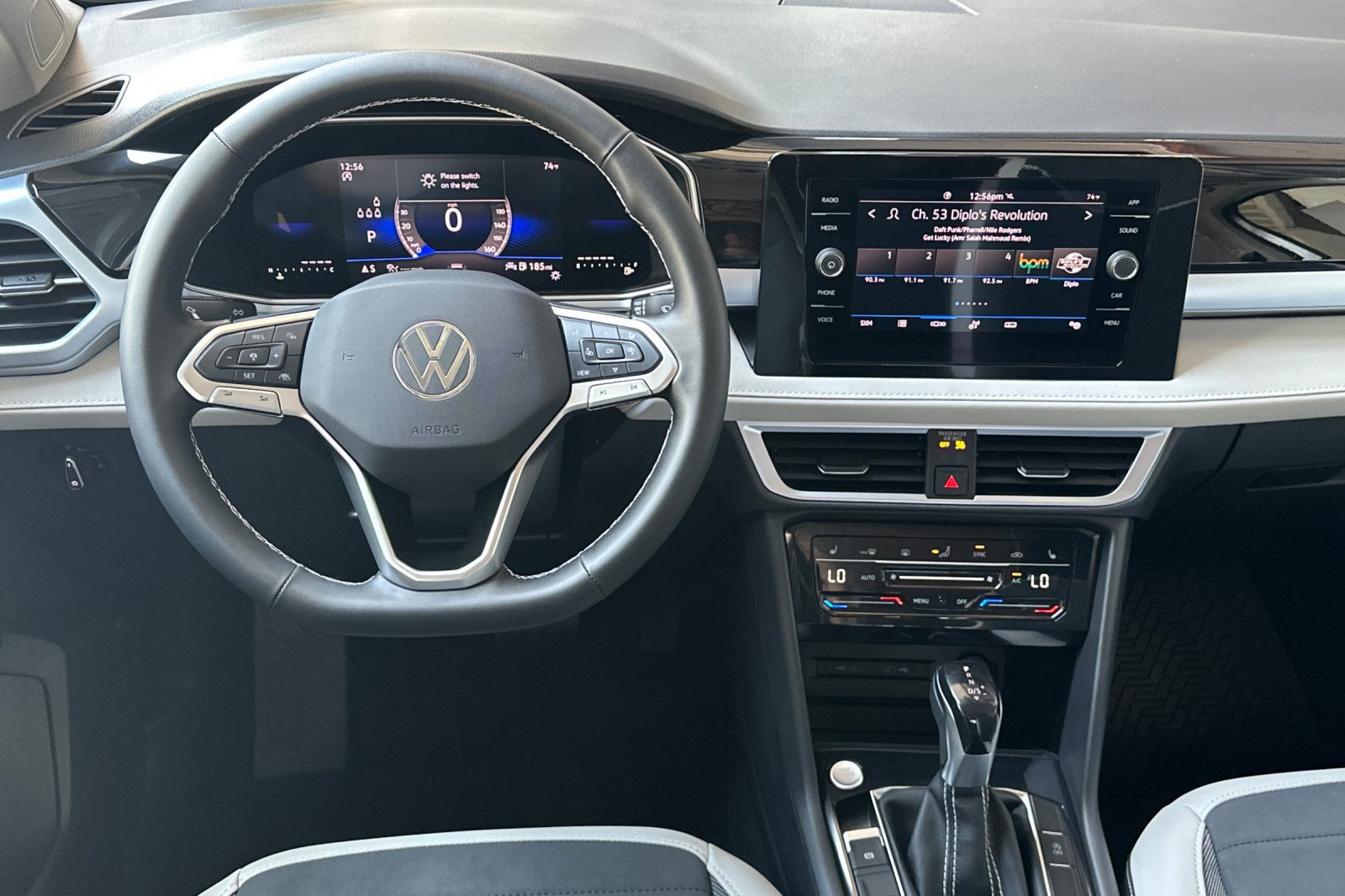 New 2027 Volkswagen Taos SE FWD image 12