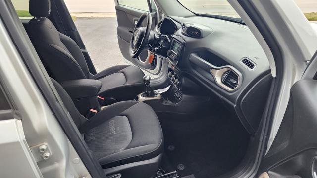 Used 2015 Jeep Renegade Latitude FWD image 14