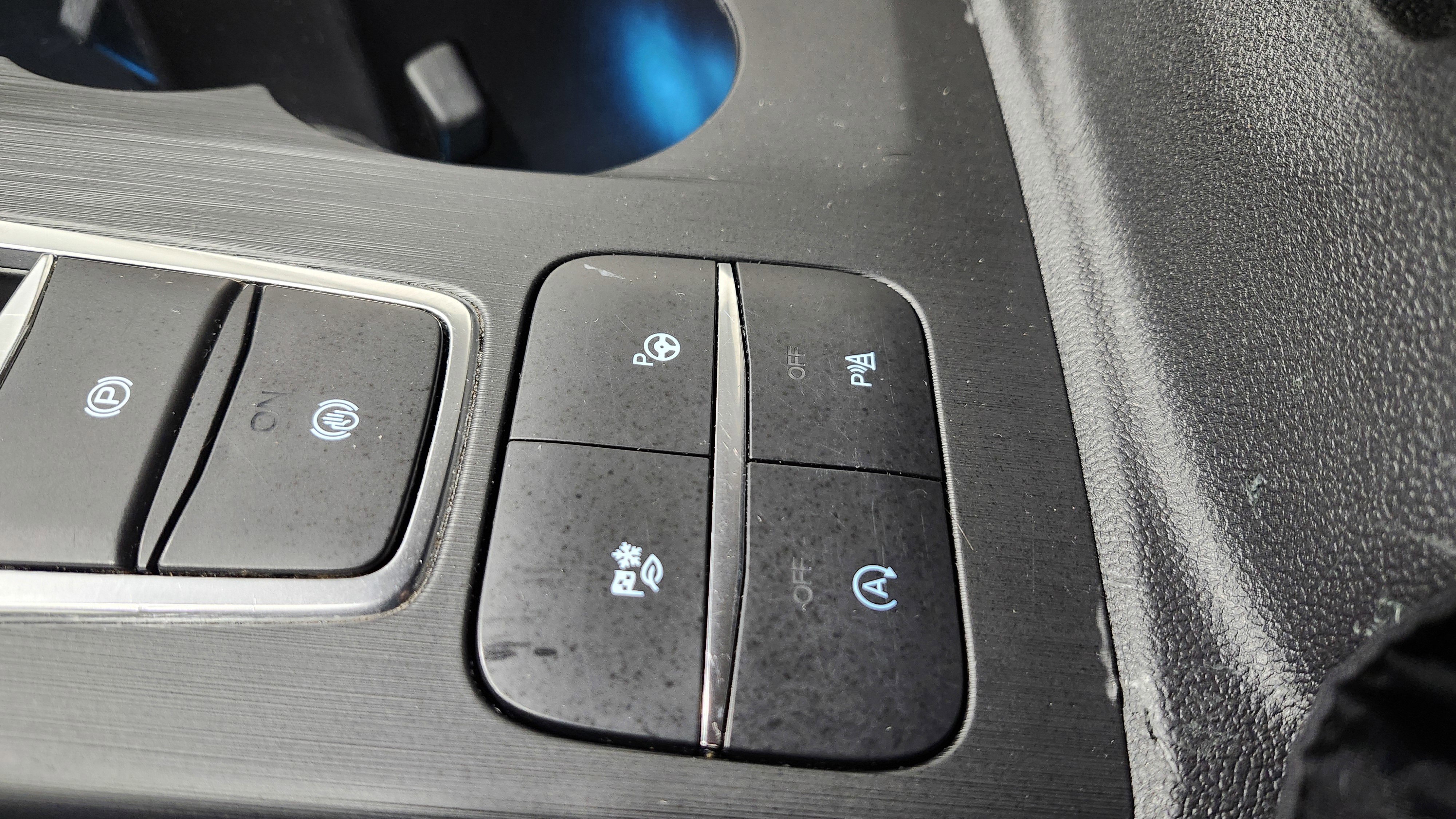 Used 2020 Ford Escape Titanium image 10