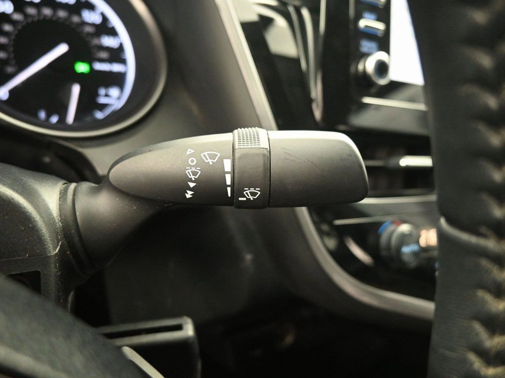 Used 2021 Toyota Camry SE image 14