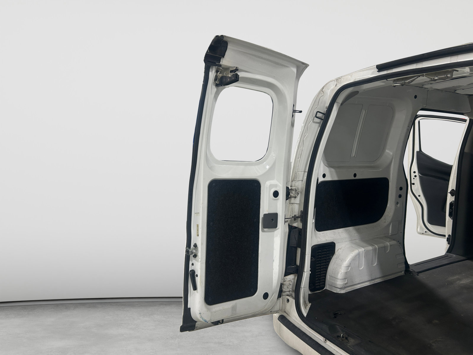 Used 2014 Nissan NV200 SV w/ Technology Package FWD image 13