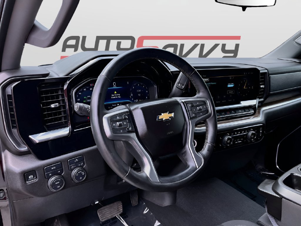 Used 2025 Chevrolet Silverado 1500 LT AWD/4WD image 9
