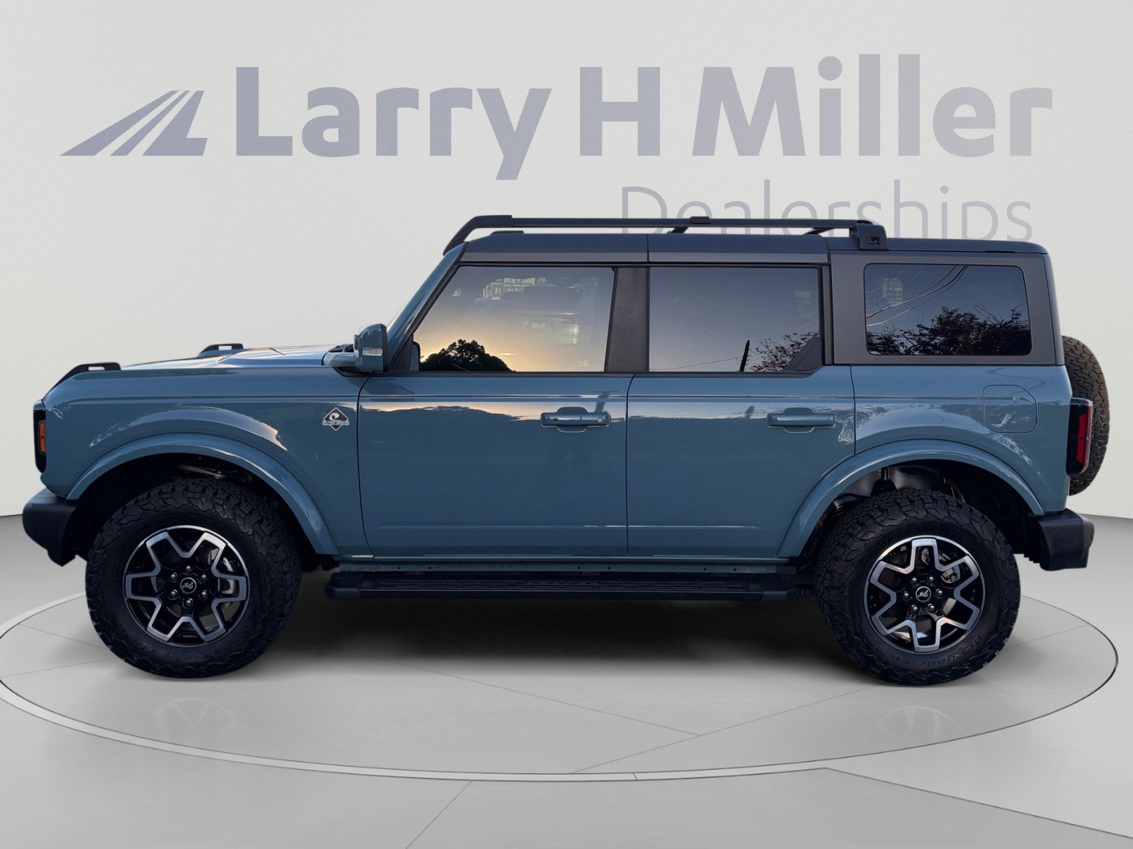 Used 2023 Ford Bronco Outer Banks AWD/4WD image 2