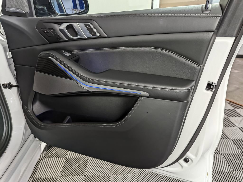 Certified 2025 BMW X7 M60i image 37