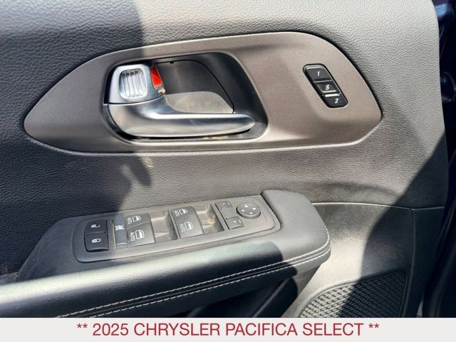 Certified 2025 Chrysler Pacifica Select image 19