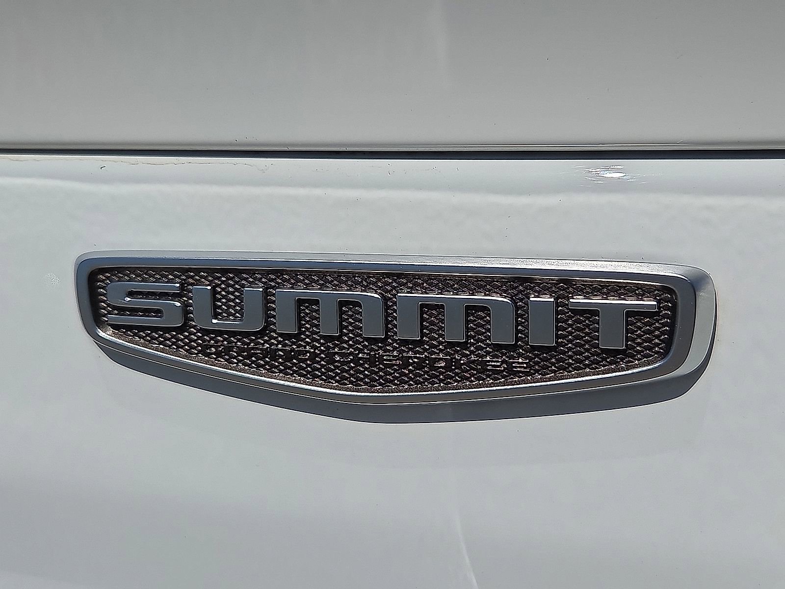 Used 2023 Jeep Grand Cherokee Summit AWD/4WD image 9