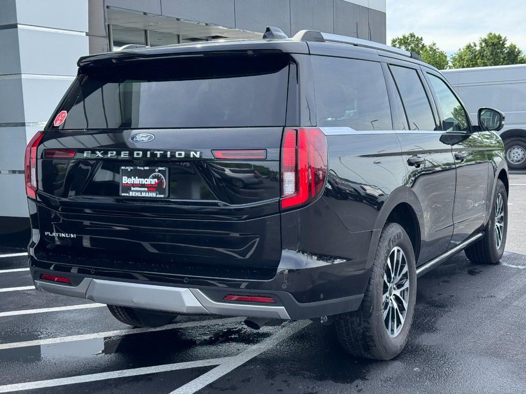 Used 2025 Ford Expedition Platinum AWD/4WD image 4