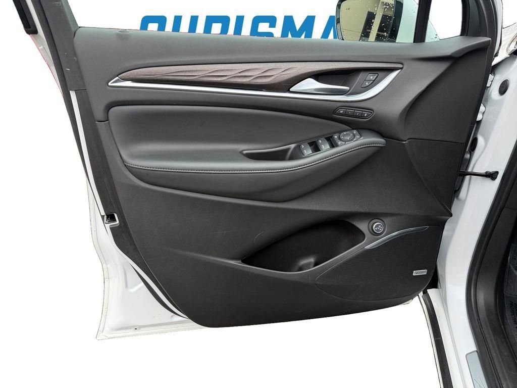 Used 2022 Buick Enclave Avenir w/ Avenir Technology Package image 18