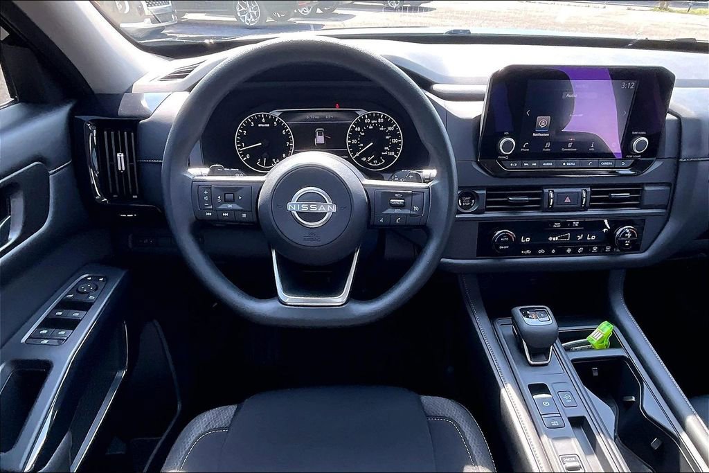 Used 2025 Nissan Pathfinder S image 8