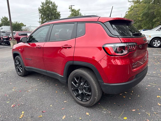 Used 2026 Jeep Compass Latitude AWD/4WD image 6