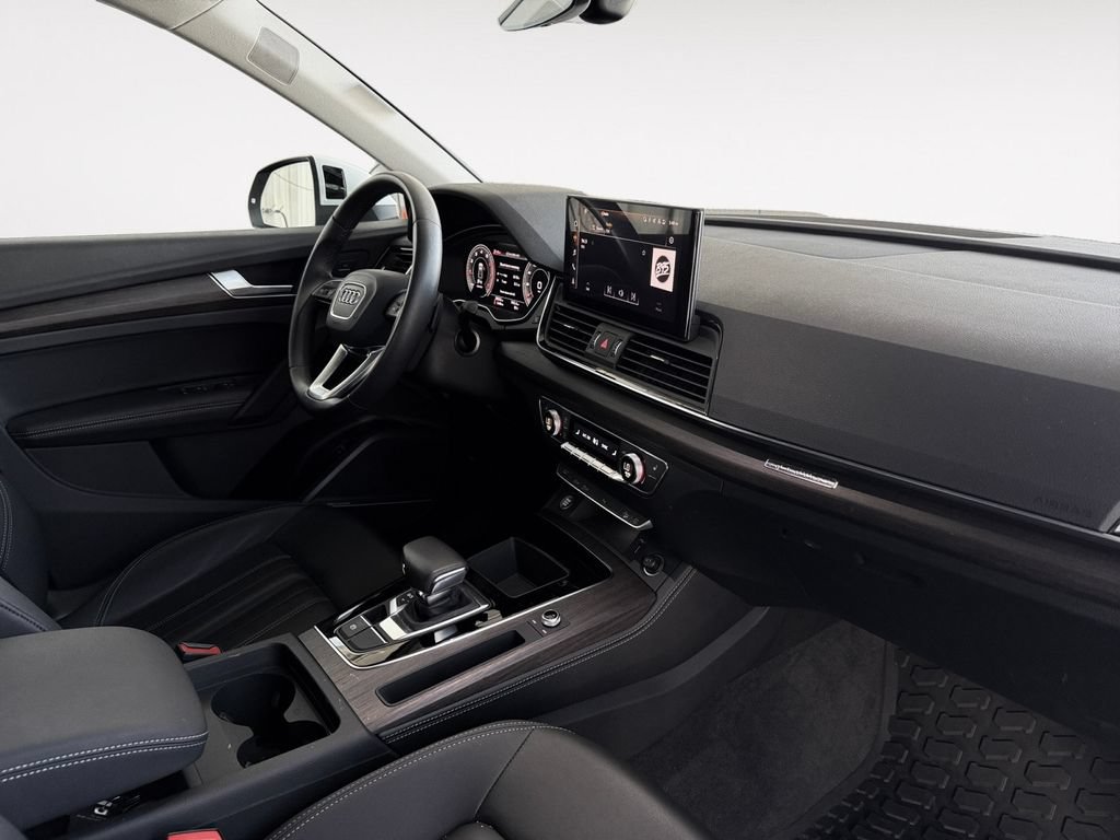 Used 2023 Audi Q5 Premium w/ Premium Plus Package AWD/4WD image 9