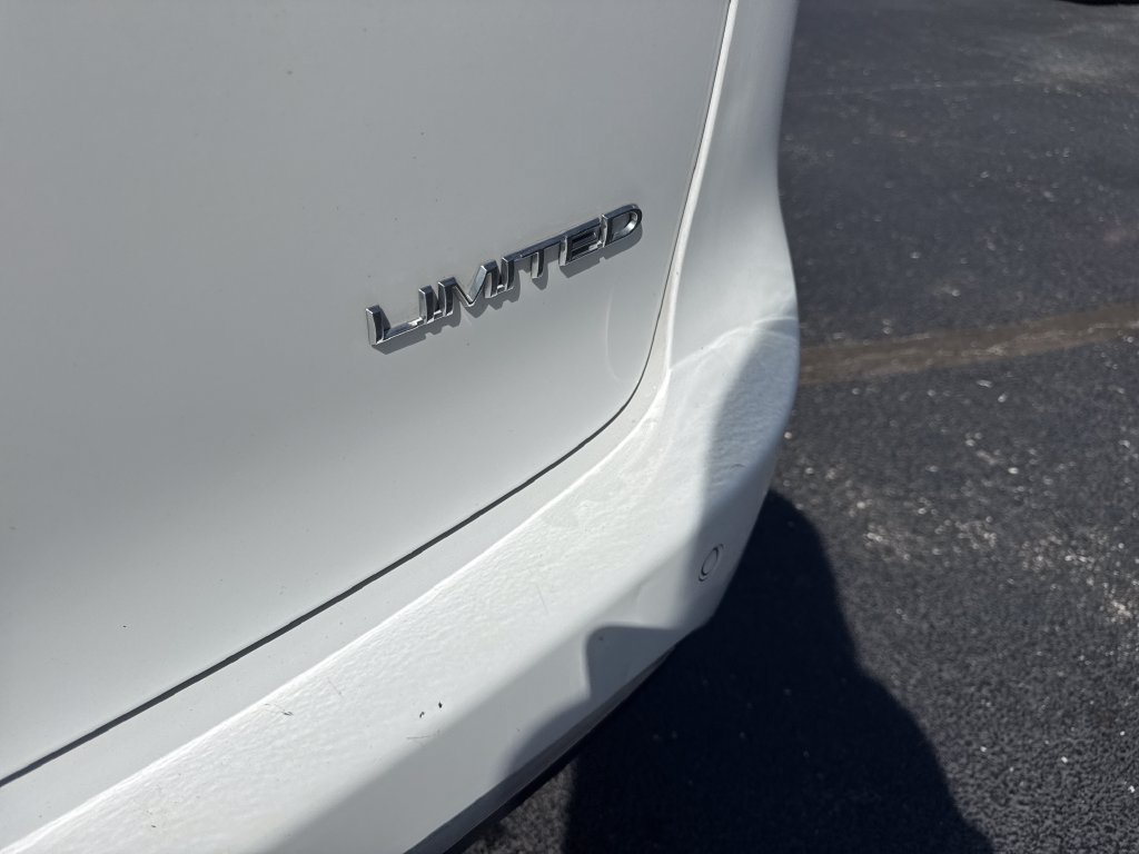 Used 2018 Chrysler Pacifica Limited FWD image 13